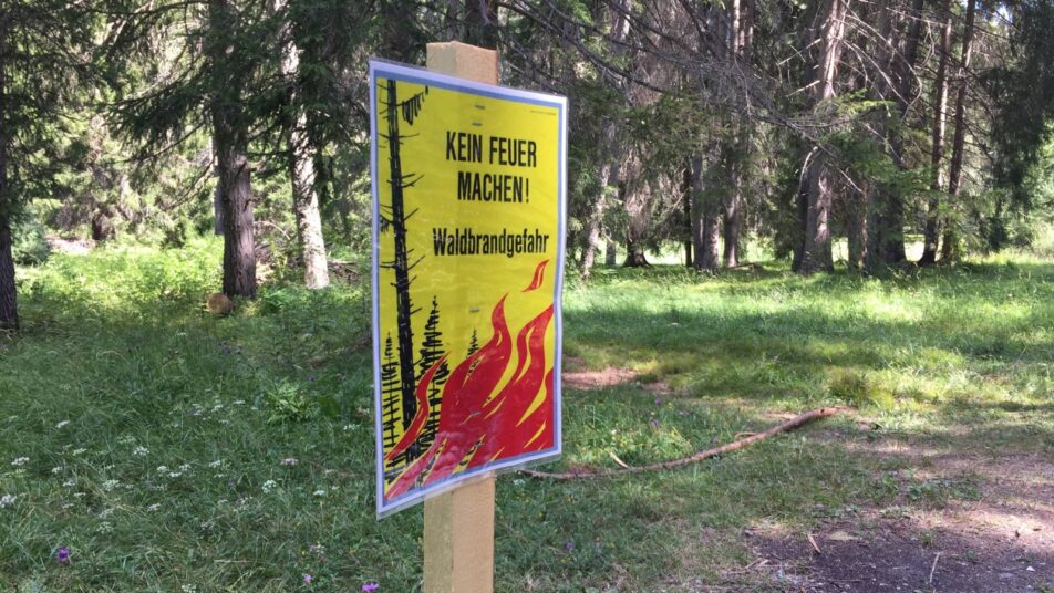 Die Bevölkerung ist aufgerufen, auf das Feuern im Wald und in Waldesnähe infolge erhöhter Waldbrandgefahr zu verzichten. (Symbolbild: Hans Ulrich Gantenbein/Archiv appenzell24.ch)