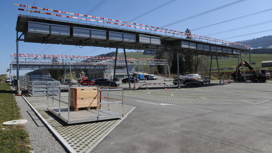 Der Spatenstich zur Neugestaltung des Parkplatzes und den Bau des faltbaren Solarkraftwerkes in Jakobsbad fand am 28. Mai 2019 statt. (Bild: Hans Ulrich Gantenbein)