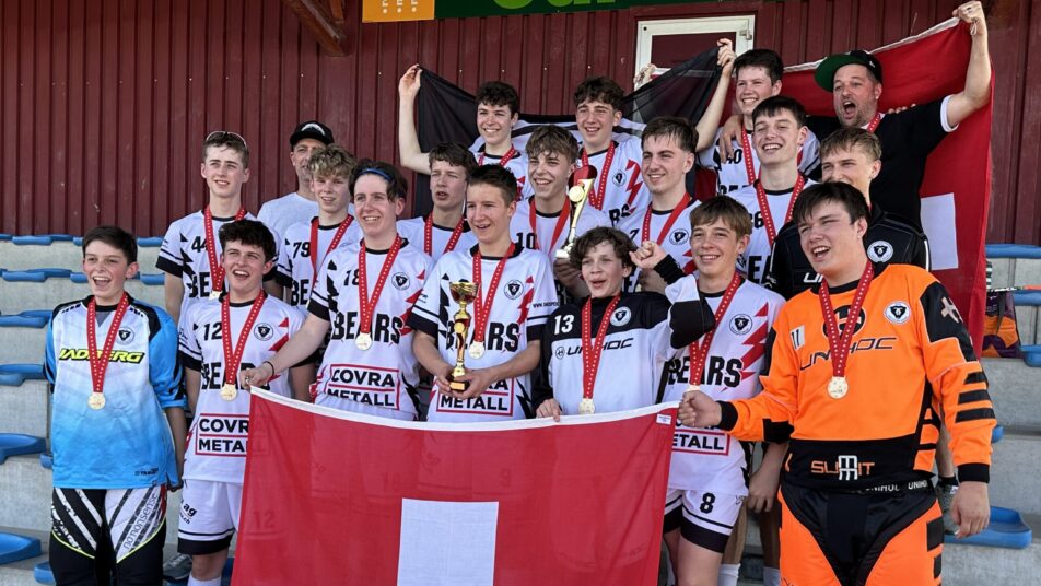 Die Speicherer A-Junioren feiern die Titelverteidigung des Schweizer Meistertitels. (Fotos: zVg)