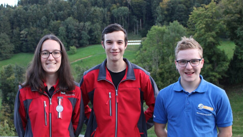 Die erfolgreichen Jungschützen (von links): Simona Künzler (2.), Luca Graf (1.), und Timo Staub (3.)