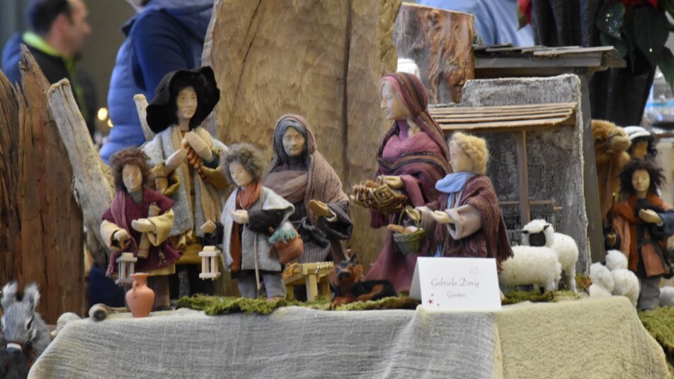 Auf einem Weihnachtsmarkt dürfen natürlich auch Krippenfiguren nicht fehlen. (Bilder: Eveline Schiegg)
