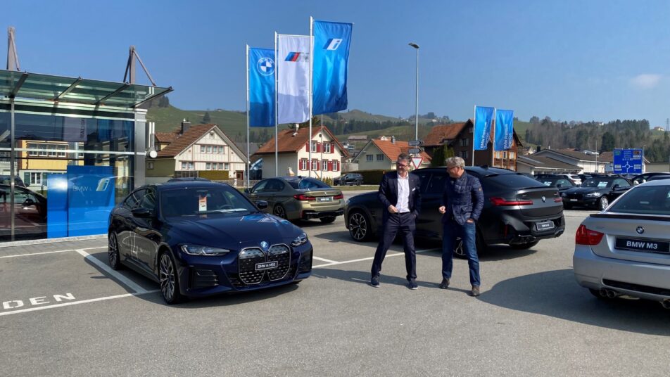 Das erste vollelektrische Gran Coupé BMW i4 M50 und viele weitere Modelle zum Bestaunen bei der Garage Sepp Fässler AG in Appenzell.