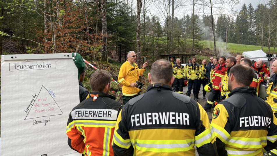 Feuerwehrinstruktor und Waldbrandexperte Joseph Amacker vermittelte hilfreiches Wissen.