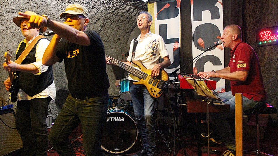 Die fünf Powermusiker von «Supersonic» begeistertzen das Publikum im Bogenkeller.  (Bilder: zVg)