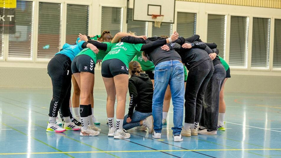 Eine Ära geht zu Ende: Die Damen des TV Herisau spielten am Samstag, 23. März, ihr allerletztes Handballspiel. (Bild: zVg)