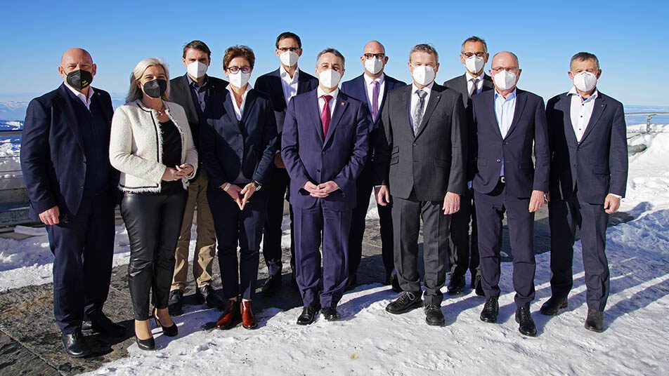 Die IBK-Regierungschefs mit dem Bundespräsidenten Ignazio Cassis auf dem Säntis-Gipfel. (Bilder: Erich Brassel)