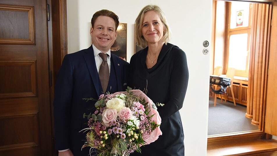 Katrin Alder (rechts) ist neue Ausserrhoder Regierungsrätin. Yves Nöel Balmer bekleidet die beiden nächsten Jahre das Landammann-Amt.  (Bild: Hans Ulrich Gantenbein)