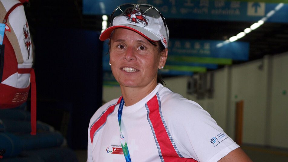Wichtiger Schritt in Sandra Grafs Karriere: In Peking gewann sie 2008 als Dritte im Marathon ihre erste Paralympics-Medaille. 
(Bilder: zVg)