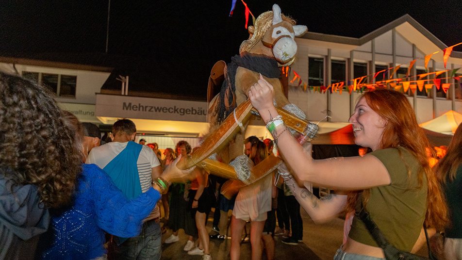 Impressionen vom Sommerfest «Tanz dich satt» in Steinegg.  (Bilder: Monika Schmid)