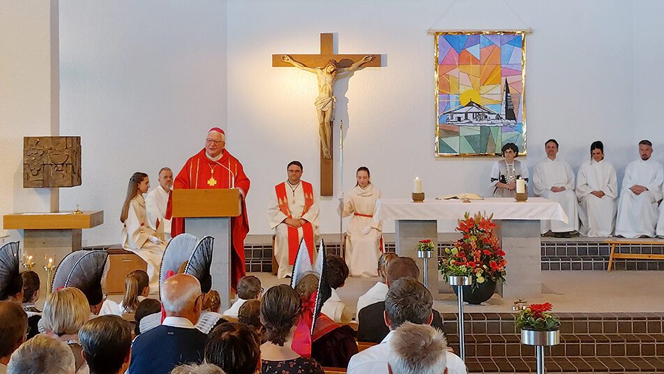 Bischof Markus Büchel zeigte sich hocherfreut über das Gedeihen der Kirchgemeinde Eggerstanden.