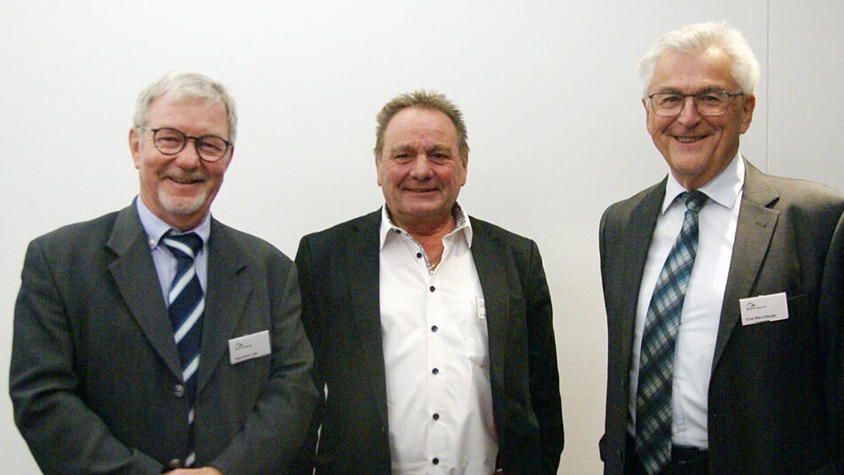 Demissioniert haben Hansueli Lüthi, Herisau, der zum Ehrenmitglied ernannt wurde, und Urs Züst, Walzenhausen, zusammen mit Präsident Ernst Bischofberger (von links). (Bild: Werner Grüninger)