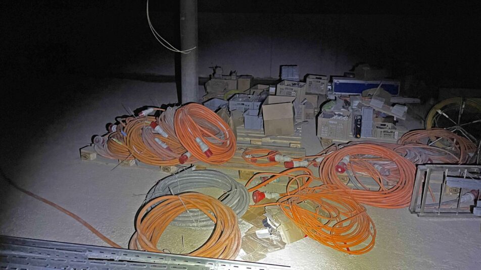 Elektrokabel auf der kontrollierten Baustelle in Herisau. (Bild: kar)