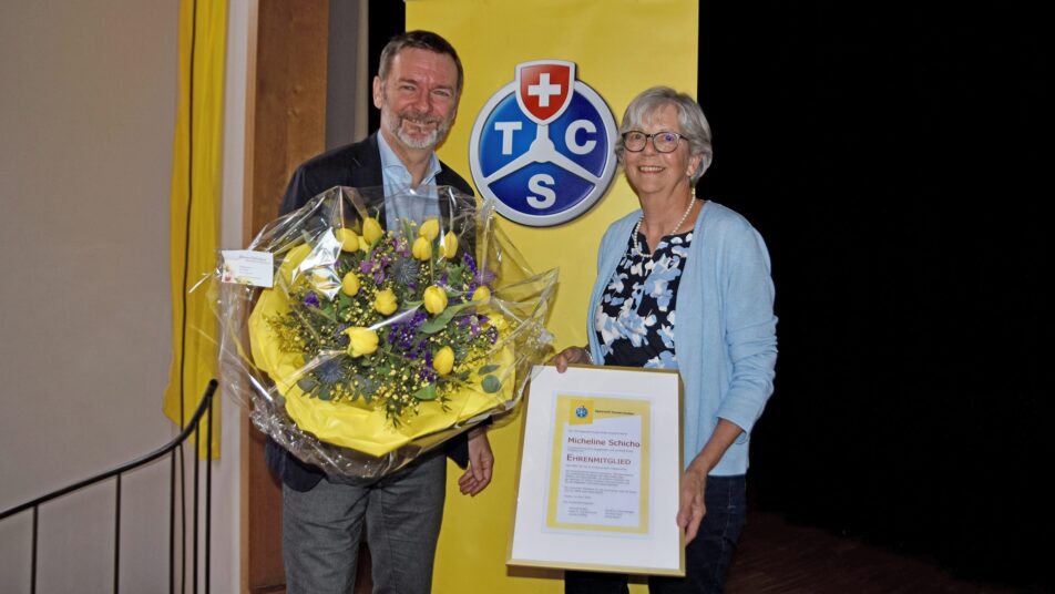 Präsident Patrick Kessler und das neue Ehrenmitglied Micheline Schicho. (Bilder: zVg / TCS AR)