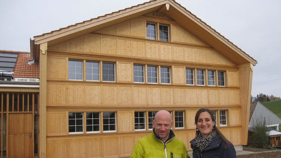 Freuen sich über das neue Haus im Herisauer Saum: Beat und Cornelia Fässler.