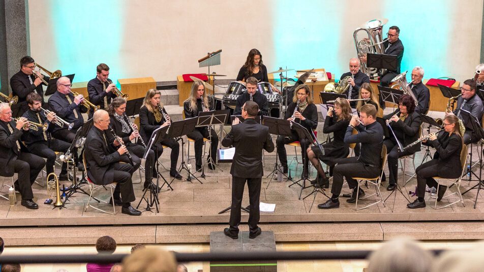 Unter der Leitung von Dirigent Stefan Zeller stimmte das Blasorchester Heiden sein Publikum musikalisch auf das neue Jahr ein. (Bild: zVg)