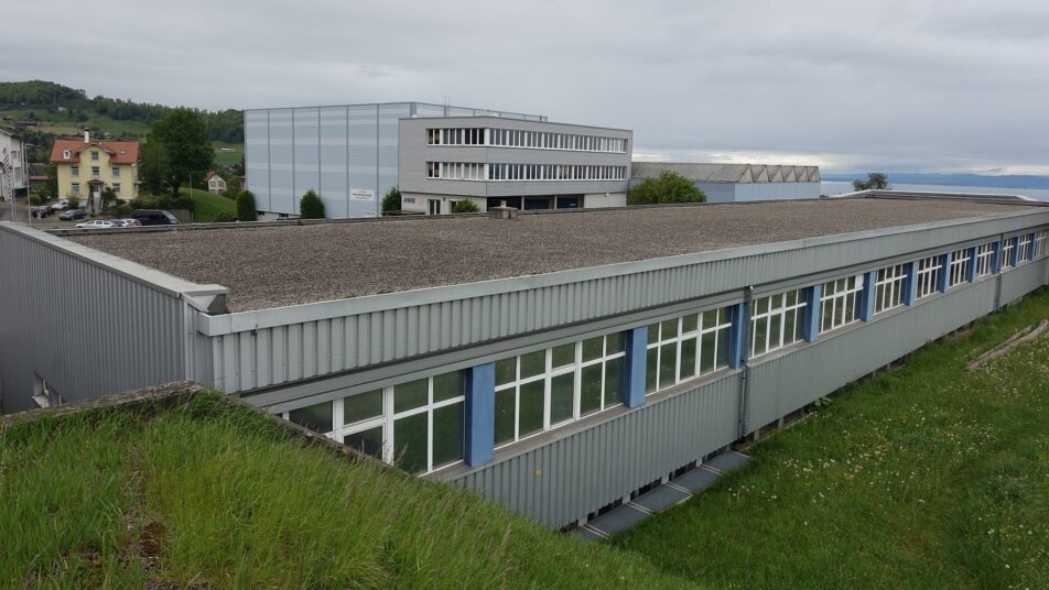 Das Fabrikareal der ehemaligen HWB Kunststoffwerke wurde an die Mini-Mahlzeiten produzierende Firma Sun AG verkauft. (Bild: Peter Eggenberger)

