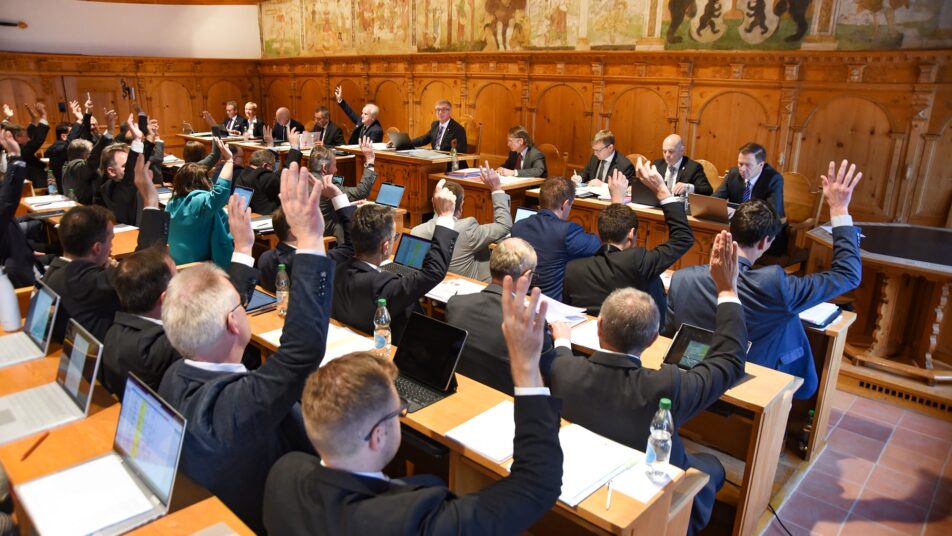 Der Grosse Rat bei einer Abstimmung am Montag in Appenzell. (Bild: Hans Ulrich Gantenbein)