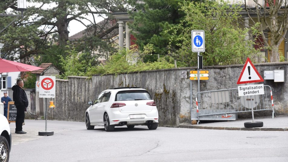 Die temporäre Durchfahrtsbeschränkung über den Schmäuslemarkt ist beschlossene Sache. Der Bezirk Appenzell wird wieder dieselbe Signalisation wie während der Versuchsphase im Sommer 2021 anbringen. (Bild: Archiv AV/H9)