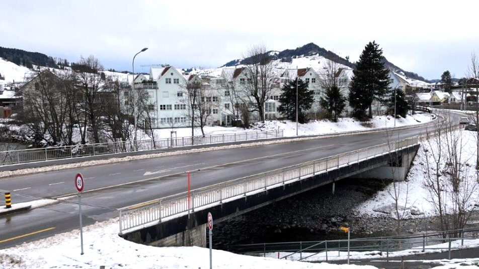 Diese Aufnahme zeigt die Hallenbadbrücke der Umfahrungsstrasse im Januar 2024. (Bild: zVg)
