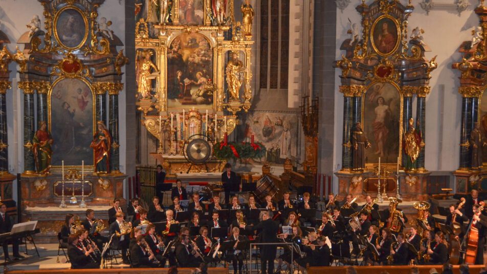 Die Musikgesellschaft Harmonie in der Pfarrkirche in Appenzell. (Bilder: Claudia Manser)