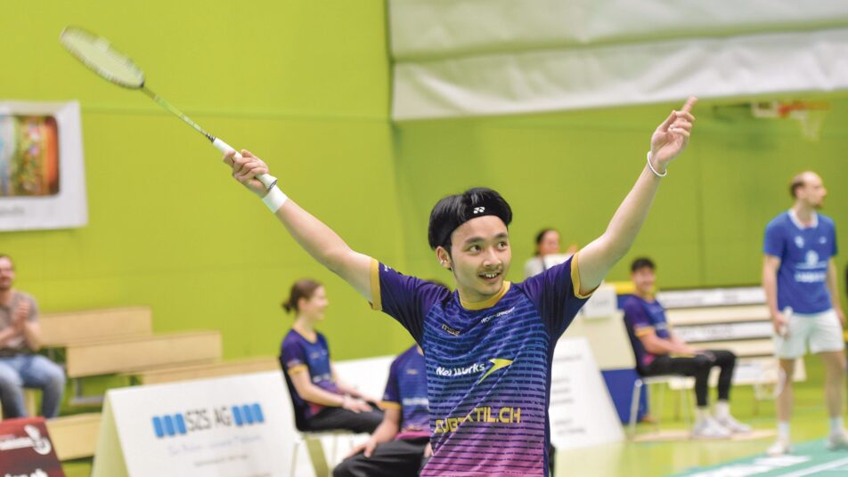 Finalqualifikation für den Badmintonclub Trogen-Speicher: Mochamad Rehan Diaz jubelt nach dem entscheidenden Sieg. (Bilder: Lukas Pfiffner)