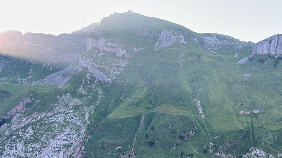 Im steilen Gelände zwischen Äscher und Altenalp stürzten eine 31-Jährige und ihre fünfjährige Tochter in den Tod. (Bild: kai)