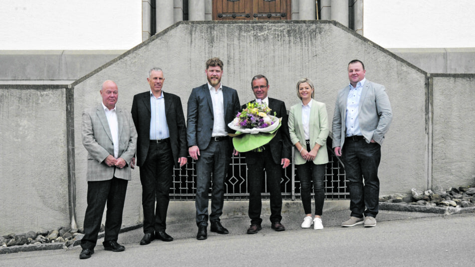 Gruppenbild mit dem alt Hauptmann (von links): Wilfried Segmüller, Albert Broger, Matthias Renn, Dominik Brülisauer, Christina Sutter und René Rechsteiner. (Bilder: Giorgio Girardet)