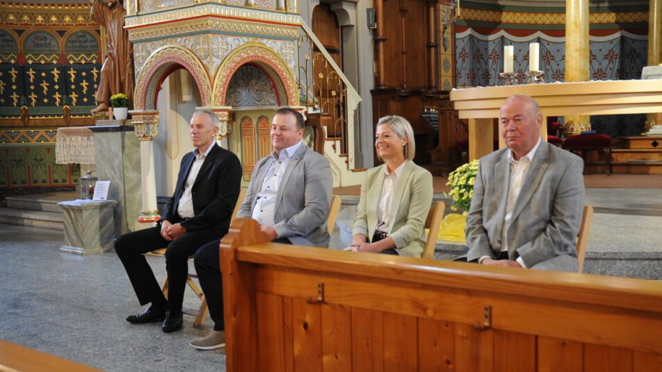 Der ergänzte Bezirksrat in der Kirche Maria Hilf (von links): Albert Broger, René Rechsteiner, Christina Sutter und Wilfried Segmüller. 