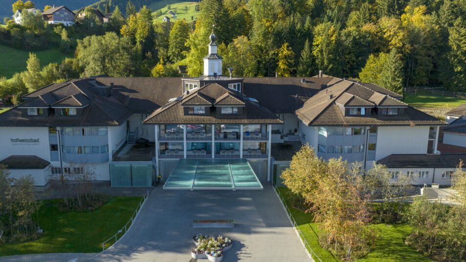 Das Reha- und Kur-Hotel Hof Weissbad wurde in einer Patientenbefragung überdurchschnittlich hoch bewertet. (Bild: zVg)