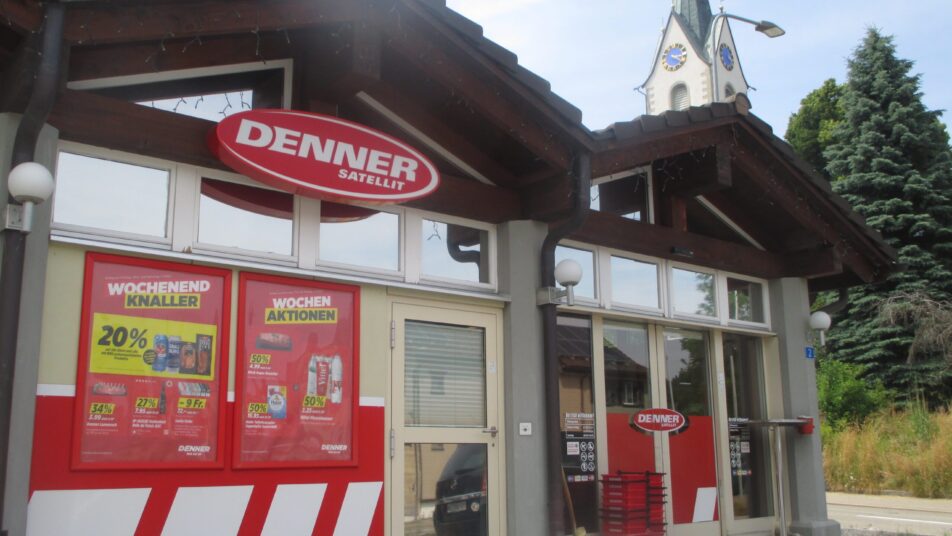 Einziger Discounter im Vorderland ist der Denner in Reute, der zu den festen Werten der Gemeinde gehört. (Bild: Peter Eggenberger)